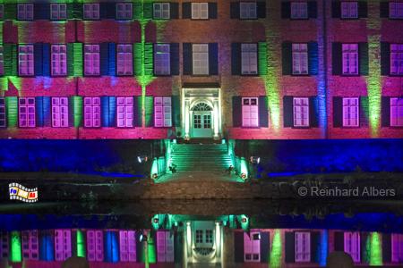 Euntiner Schloss mit Weihnachtsbeleuchtung, Schleswig-Holstein, Eutin, Schloss, Weihnachtsbeleuchtung