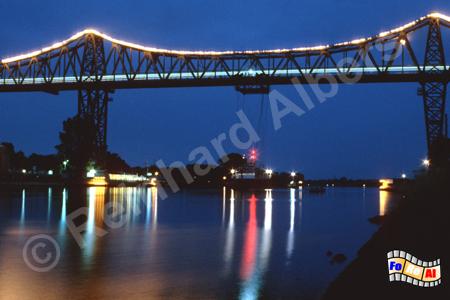 Rendsburg - Eisenbahnhochbrcke ber den Nord-Ostsee-Kanal, Schleswig-Holstein, Rendsburg, Nord-Ostsee-Kanal, Hochbrcke, Schwebefhre, Albers, Foto, foreal,