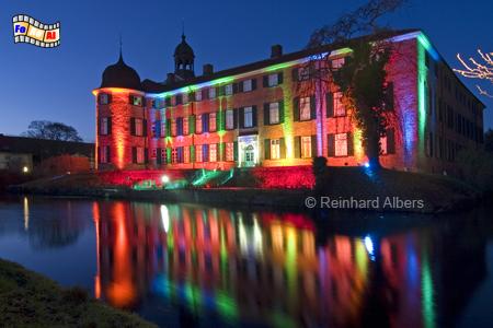 Eutiner Schloss mit Weihnachtsbeleuchtung, Eutin, Weihnachtsbeleuchtung, Schleswig-Holstein, Foto, Reinhard, Albers, foreal, 