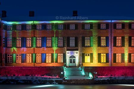 Eutiner Schloss mit Weihnachtsbeleuchtung, Eutin, Weihnachtsbeleuchtung, Schleswig-Holstein, Foto, Reinhard, Albers, foreal, 