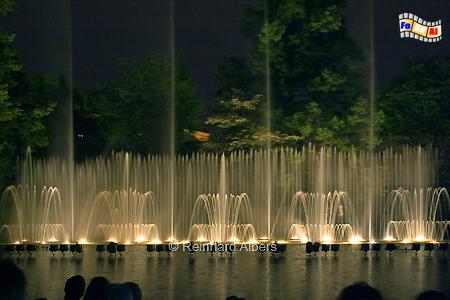 Metz - beleuchtete Wasserspiele, Metz, Lothringen, Wasserspiele, Foto, Reinhard, Albers, foreal