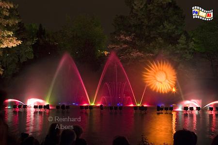 Metz beleuchtete Wasserspiele, Metz, Lothringen, Wasserspiele, Foto, Reinhard, Albers, foreal