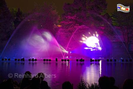 Metz beleuchtete Wasserspiele, Metz, Lothringen, Wasserspiele, Foto, Reinhard, Albers, foreal