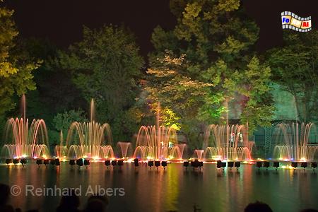 Metz - beleuchtete Wasserspiele, Metz, Lothringen, Wasserspiele, Foto, Reinhard, Albers, foreal