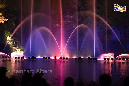 Metz - beleuchtete Wasserspiele, Metz, Lothringen, Wasserspiele, Foto, Reinhard, Albers, foreal