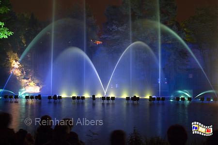 Metz - beleuchtete Wasserspiele, Metz, Lothringen, Wasserspiele, Foto, Reinhard, Albers, foreal