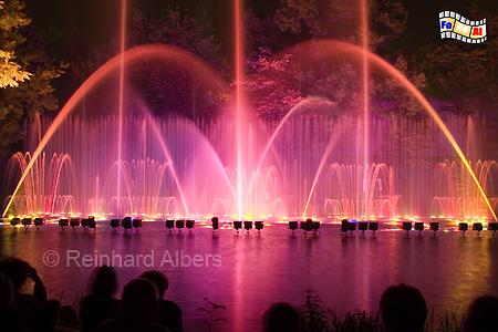 Metz - beleuchtete Wasserspiele, Metz, Lothringen, Wasserspiele, Foto, Reinhard, Albers, foreal