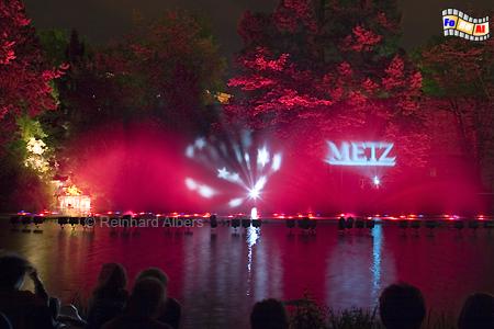 Metz - beleuchtete Wasserspiele, Metz, Lothringen, Wasserspiele, Foto, Reinhard, Albers, foreal