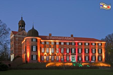 Eutiner Schloss mit Weihnachtsbeleuchtung, Schleswig-Holstein, Eutin, Schloss, Weihnachtsbeleuchtung