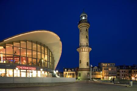 Warnemnde Leuchtturm mit Teepott, Warnemnde, Leuchtturm, Teepott, Foto, foreal, Mecklenburg-Vorpommern