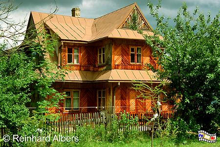 Zakopane - Beispiel fr den speziellen Baustil von Holzhusern in dieser Region., Polen, Polska, Bilder, Fotos, Zakopane, Holzhuser, Zakopane-Stil, Architektur