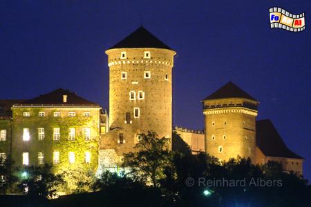 Wawel - Die beiden Wehrtrme Sandomierska (links) und Senatorska (rechts) stammen aus dem 15. Jh., Polen, Polska, Krakau, Krakw, Wawel, Wehrtrme, Festungstrme, Befestigung