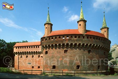 Barbakan aus den Jahren 1498/99 ist ein imposanter Wehrturm, der dem Florianstor vorgelagert ist und durch einen Wehrgang mit diesem verbunden war., Polen, Polska, Krakw, Krakau, Bilder, Fotos, Barbakan, Wehrturm