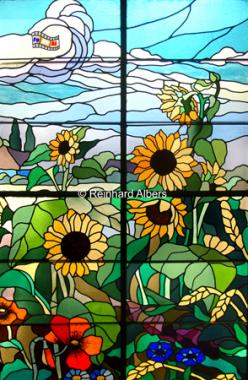 Die Jugendstilfenster im Treppenaufgang des Hauses am Plac Szczepański 2 stammen von Stanisław Wsypiański , Polen, Polska, Krak�w, Krakau, Jugendstil, Bilder, Fotos, Stanisław, Wsypiański 