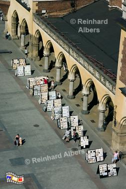 Arkaden der Tuchhhallen (Sukiennice) auf dem Hauptmarkt (Rynek Głowny)., Polen, Polska, Krakau, Krakw, Fotos, Bilder, Tuchhallen, Arkaden, Sukiennice