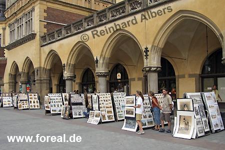 Arkaden der Tuchhhallen (Sukiennice) auf dem Hauptmarkt (Rynek Głowny)., Polen, Polska, Krakau, Krakw, Fotos, Bilder, Tuchhallen, Arkaden, Sukiennice