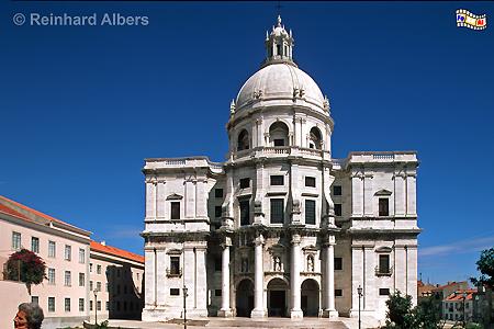 Pantheon - Panteo Nacional, ursprnglich als Igreja de Santa Engrcia konzipiert. Nach dem Baubeginn 1681 zog sich der Bau Jahrhunderte lang hin und wurde schlielich erst 1966 als Pantheon vollendet. , Lissabon, Pantheon, Alfama, Altstadt, Albers, Foto, foreal,