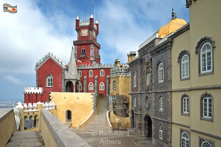 Sintra - Palcio Nacional da Pena. Das ab 1839 errichtete Mrchenschloss gilt als portugiesisches Neuschwanstein., Sintra, Pena, Schloss, Palcio