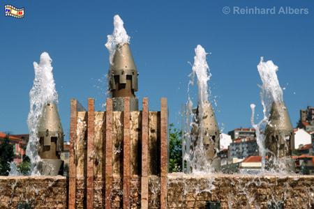 Praa Martim Moniz, ein modern gestalteter Platz mit unzhligen Wasserfontnen., Lissabon, Platz, Martim, Moniz, Praa,
