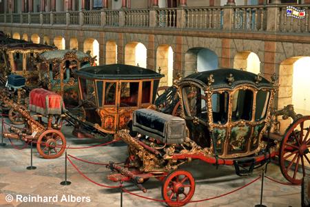 Museu Nacional dos Coches - Kutschenmuseum in der ehemaligen Reithalle des Belem-Palastes. , Lissabon, Belem, Kutschenmuseum, Kutschen, Coches