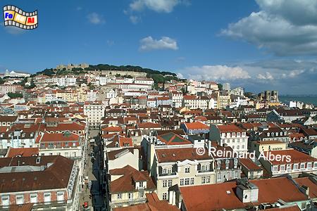 Ausblick von der Dachterrasse des Elevador Santa Justa (Fahrtstuhl) auf Baixa (Unterstadt) und Alfama (Altstadt)., Lissabon, Portugal, Fahrstuhl, Ponsard, Elevador, Justa, Carmo, Albers, foreal, Foto,