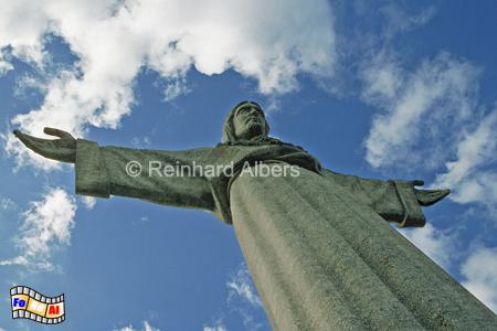 28 m hohe Christus-Statue aus dem Jahr 1959 am Sdufer des Tejo., Lissabon Christus, Statue, Cristo, Rei,