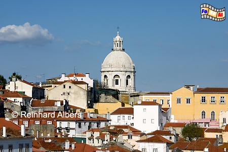 Dcherlandschaft der Altstadt (Alfama) mit der Kuppel des Pantheons im Hintergrund., Lissabon, Altstadt, Alfama, Pantheon, Albers, Foto, foreal