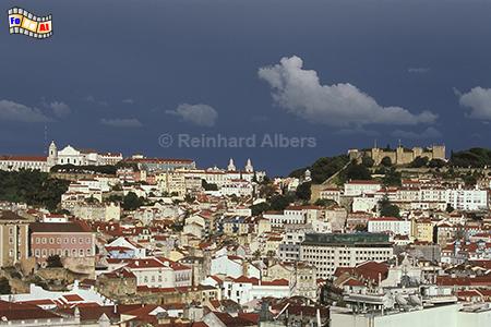 Ausblick vom Miradouro de So Pedro de Alcntara auf das Castelo de So George., Lissabon, Miradouro, So Pedro, Alcntara, Aussichtspunkt, Albers, Foto, foreal,