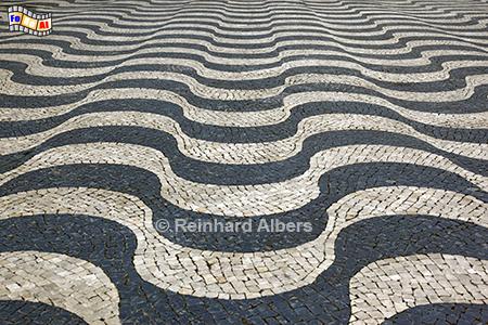Cascais - Wellenmuster auf dem Rathausplatz., Portugal, Cascais, Rathausplatz, Plasterung, Muster, Wellen, Albers, Foto, foreal,