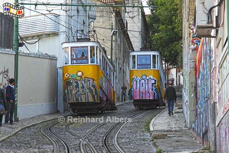 Elevador da Glria aus dem Jahr 1885. Leider in den letzten Jahren mit Graffiti verunstaltet., Lissabon, Bergbahn, Elevador, Straenbahn, Aufzug, Bairro, Alto, Albers, Foto, foreal,