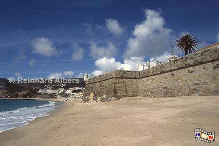 Sesimbra - Fortaleza (Festung) am Strand ., Portugal, Sesimbra, Festung, Fortaleza, Strand, Atlantik, Albers, Foto, foreal,