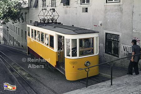 Elevador da Glria aus dem Jahr 1885. Diese Bergbahn fhrt zum Aussichtspunkt Alcntara im Bairro Alto., Lissabon, Bergbahn, Straenbahn, Elevador, da Gloria, Albers, Foto, foreal,