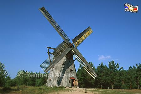Im Kaschubischen Freilichtmuseum Wdzydze Kiszewskie (Sanddorf)
steht dieser Erdhollnder, Windmhle, Freilichtmuseum, Skansen, Wdzydze, Polen
