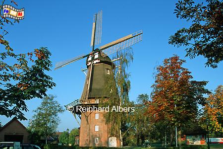 Upgant-Schott in Ostfriesland mit der M�hle Sterrenberg aus dem Jahr 1880., Windm�hle, Ostfriesland, Upgant-Schott, Sterrenberg