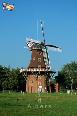 Upgant-Schott in Ostfriesland mit der Mhle Sterrenberg aus dem Jahr 1880., Windmhle, Galeriehollnder, Upgant Schott, Sterrenberg