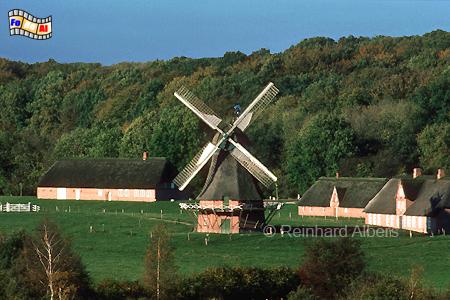 Seit 1973 steht die ursprnglich in Hollingstedt im Kreis Rendsburg-Eckernfrde beheimatete Windmhle von 1865 im Freilichtmuseum Kiel-Molfsee., Windmhle, Freilichtmuseum, Kiel-Molfsee, Hollingstedt