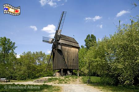 Berlin - Die ursprnglich in Bohnsdorf bei Berlin stehende Bockwindmhle wurde 1983 ins Technikmuseum in der Trebbiner Strae 9 umgesetzt., Berlin, Technikmuseum, Mhle, Bockwindmhle