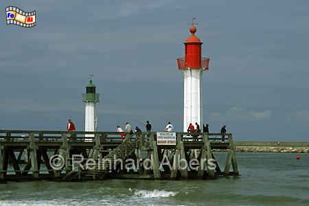 Trouville. Die beide Leuchttrme markieren die Hafeneinfahrt bzw. die Mndung des Touques., Leuchtturm, Frankreich, Normandie, Trouville