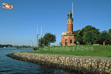 Der Leuchtturm in Kiel-Holtenau markiert die Einfahrt zum Nord-Ostsee-Kanal., Leuchtturm, Lighthouse, Phare, Farol, Deutschland, Schleswig-Holstein, Ostseekste, Kiel, Holtenau