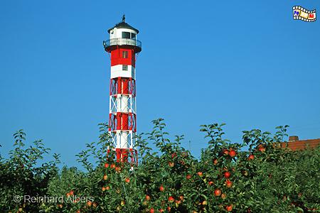Das Oberfeuer Somfletherwisch im Alten Land steht mitten in einer Apfelplantage., Leuchtturm, Deutschland, Niedersachsen, Elbmarsch, Altes Land, Somfletherwisch