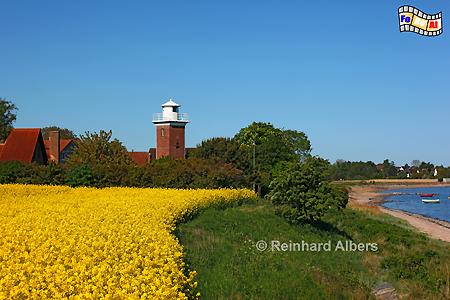 Strandhusen stlich von Heiligenhafen in Schleswig-Holstein, Leuchtturm, Deutschland, Schleswig-Holstein, Ostseekste, Strandhusen, foreal, Albers