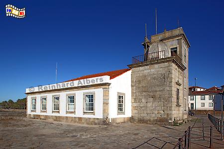 Porto am Douro. Der lteste existierende Leuchtturm Portugals aus dem Jahr 1527. Er wurde im Auftrag des Bischofs aus Viseu erbaut., Portugal, Porto, Douro, Leuchtturm, Farol, Phare, Albers, Foto, foreal,