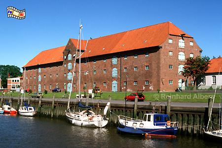 T�nning - Packhaus am Hafen, Schleswig-Holstein, T�nning, Hafen, Packhaus, Speicher, Nordseek�ste, Albers, Foto, foreal,