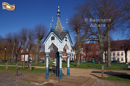 Friedrichstadt - Historische Wasserpumpe auf dem Marktplatz, Schleswig-Holstein, Friedrichstadt, Wasserpumpe, Foto, Albers, foreal,