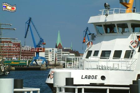 Kieler Hafen mit F�rdedampfer, Kiel, Hafen, F�rde, H�rn, Bahnhofsbr�cke, F�rdedampfer, Albers, foto, foreal,