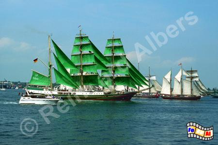 Windjammerparade - Alexander von Humboldt mit grnen segeln., 