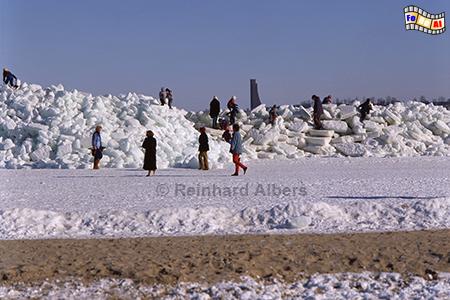 Eisschollen am Strand von Kiel Falckenstein im Februar 1985, Kiel, Falckenstein, Strand, Winter, Eisbarriere, Albers, Foto, foreal,