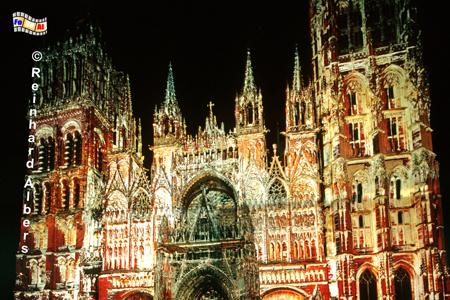 Rouen - Kathedrale
Monet aux pixels, dabei wird die Fassade der Kathedrale im Stil der Gemlde von Claude Monet angestrahlt., Normandie, Rouen, Kathedrale, Monet, pixels, Foto, Albers, foreal
