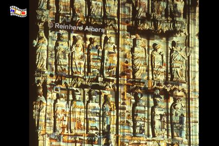 Rouen - Kathedrale
Monet aux pixels, dabei wird die Fassade der Kathedrale im Stil der Gemlde von Claude Monet angestrahlt., Normandie, Kathedrale, Rouen, Monet, pixels, Foto, foreal, Albers