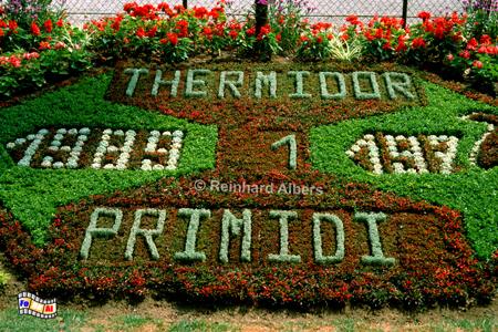 Cte Fleurie - Blumenkste.
Kalender aus Blumen in Cabourg.
Zum 200-jhrigem Jubilum der Frz. Revolution mit den damals eingefhrten Tages- und Monatsnamen., Normandie, Cabourg, Cte, Fleurie, Blumenkste, Albers, Foto, foreal, Kalender